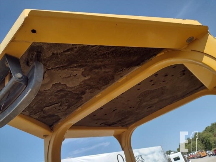 2000-deere-550h-lt-image-13