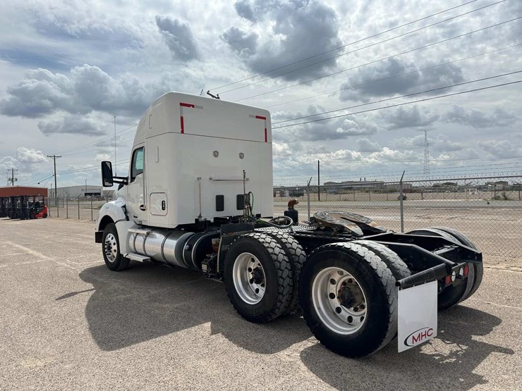 2018-kenworth-t880-image-2