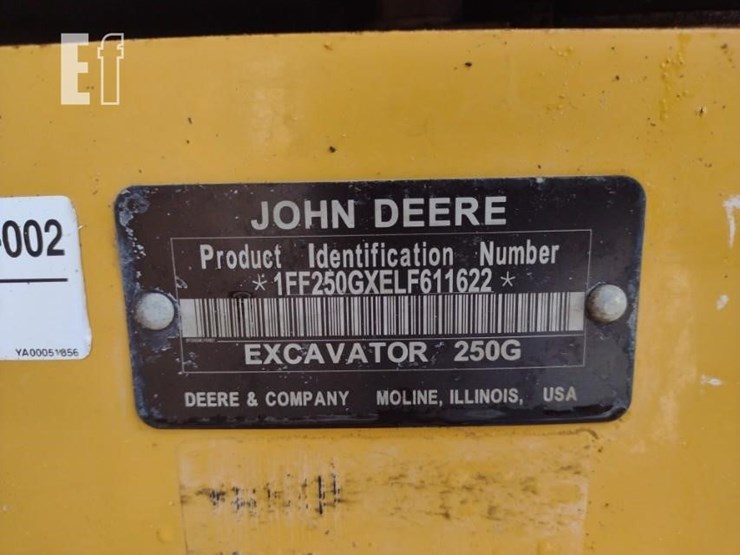 2021-deere-250g-lc-image-6