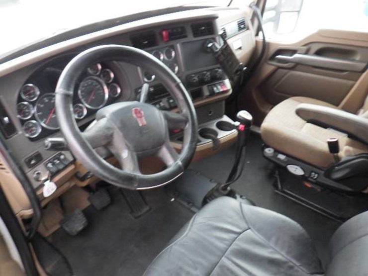 2016-kenworth-t680-image-14