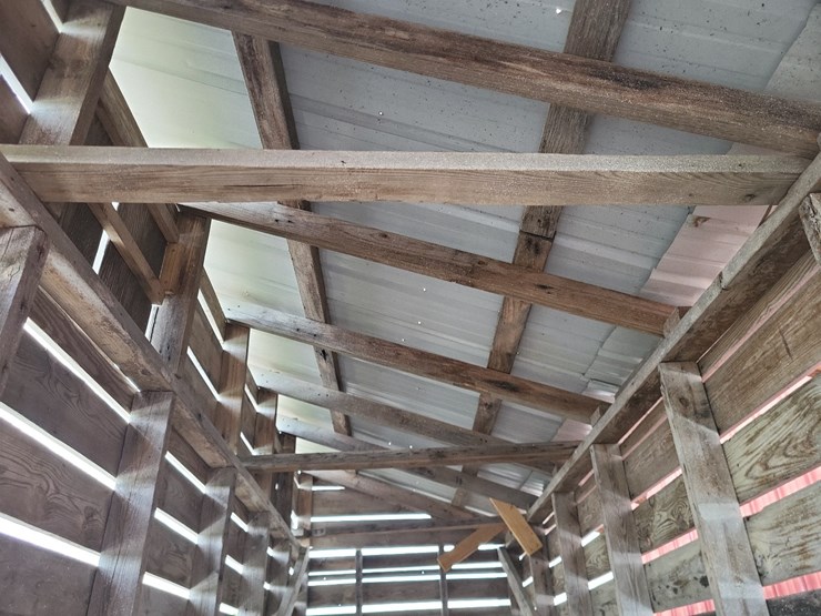 wood-corn-crib-w/steel-roof-image-7