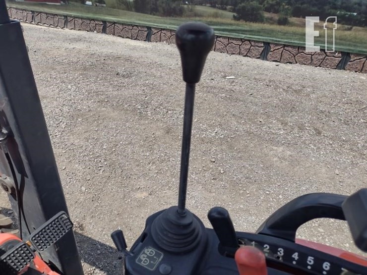 16-kubota-b26tlb-tractor-8242-image-10
