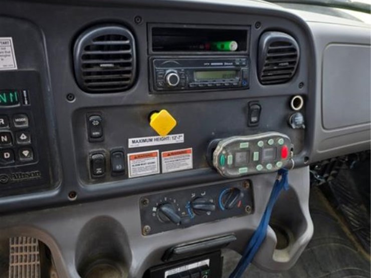 freightliner-114sd-image-55