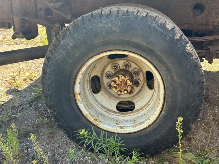 2005-gmc-3500-image-36