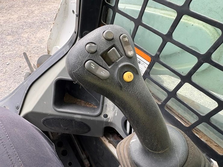 2018-bobcat-s570-image-21