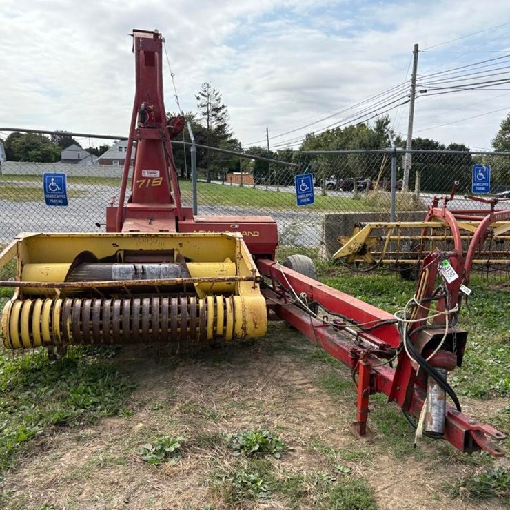 NEW HOLLAND 718