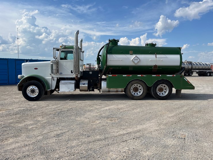 2013-peterbilt-388-image-8