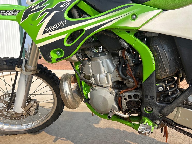2001-kawasaki-kx250-dirt-bike-image-9
