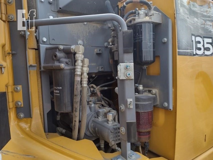 2019-deere-135g-image-46