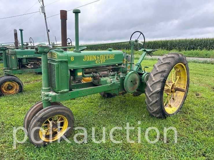 john-deere-b-image-2