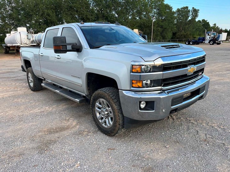 2018-chevrolet-silverado-2500hd-image-3