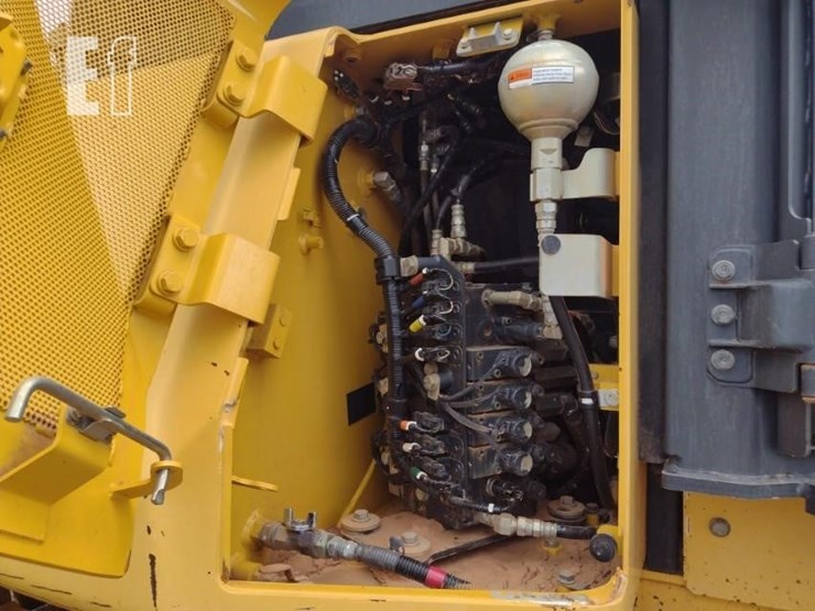 2015-komatsu-d61ex-23-image-43