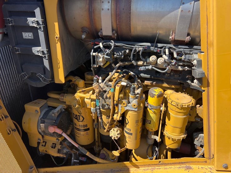 2012-caterpillar-d8t-image-18