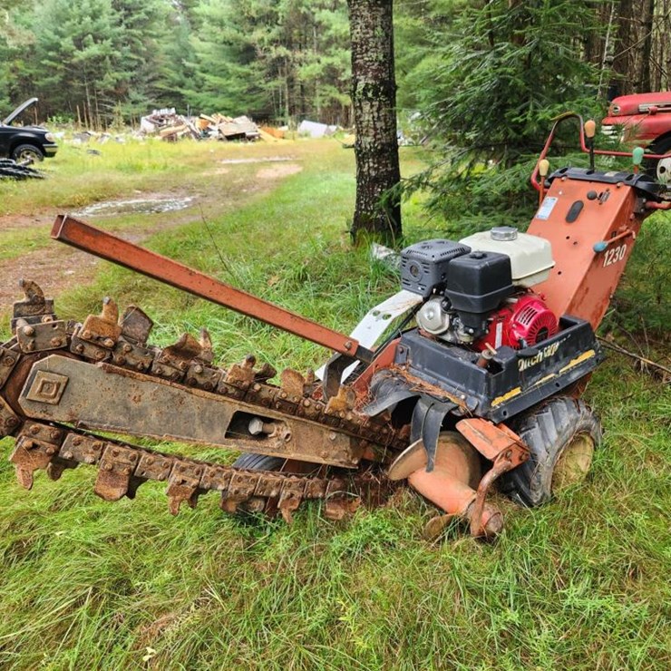 DITCH WITCH 1230