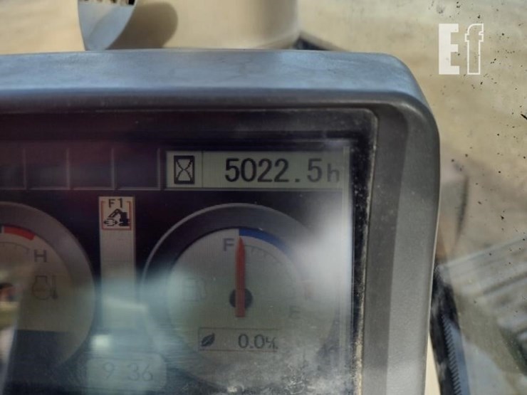 2010-deere-120d-image-6