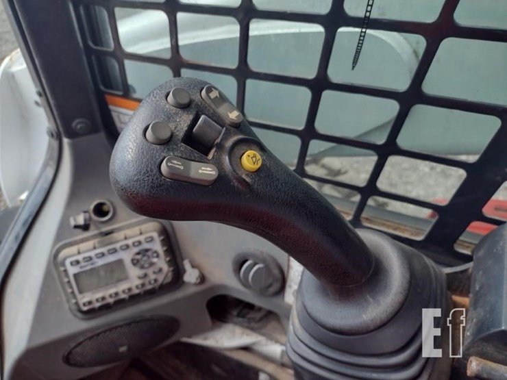 2022-bobcat-s740-image-9