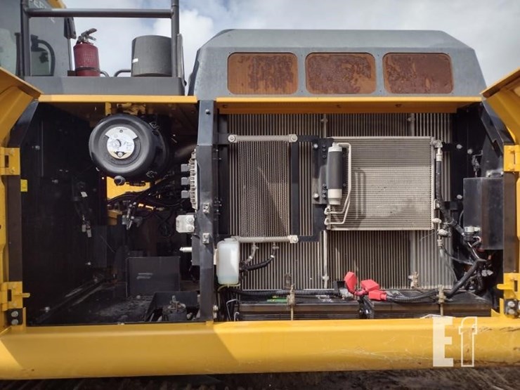 2021-deere-250g-lc-image-42