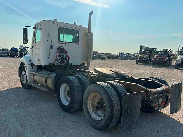 2004-freightliner-columbia-image-5