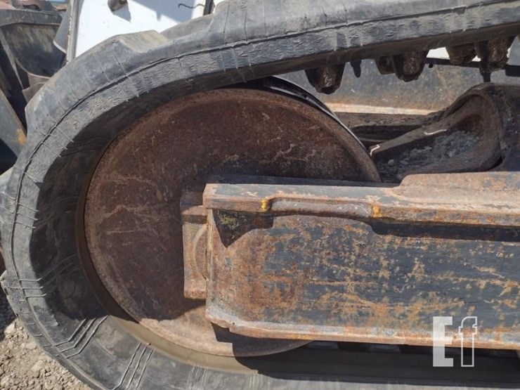 2020-bobcat-t590-image-25