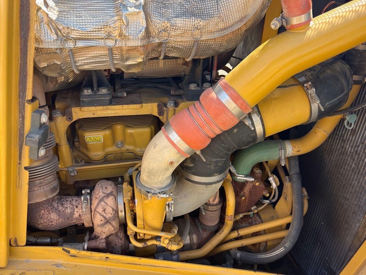 2012-caterpillar-d8t-image-17