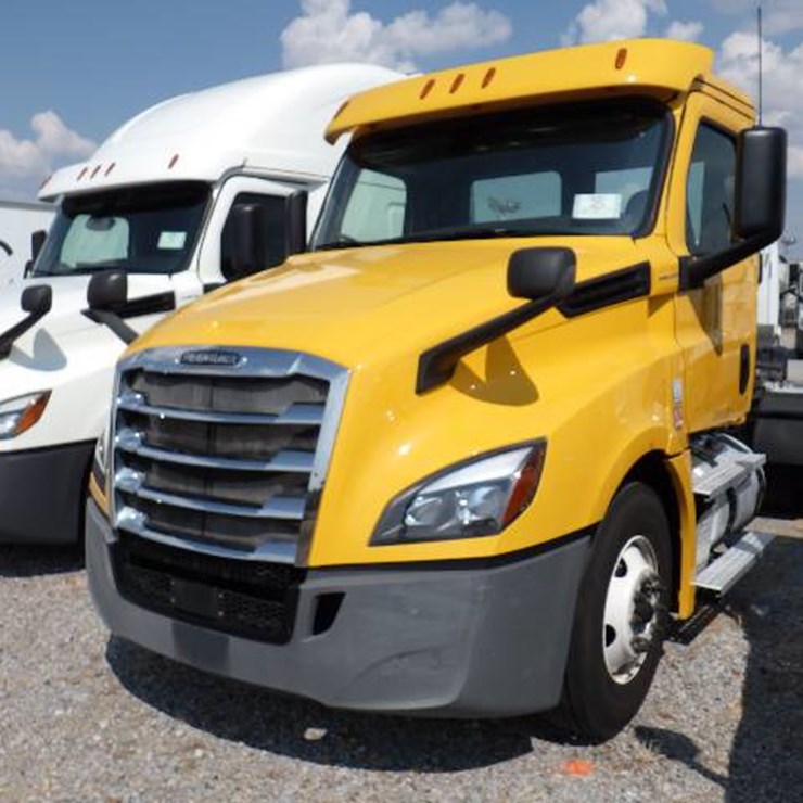 2020 FREIGHTLINER CASCADIA 126