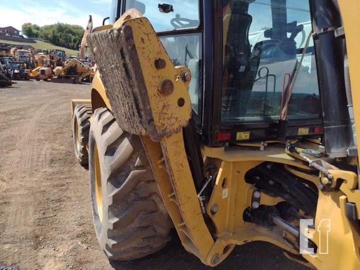 2015-caterpillar-420f-image-31