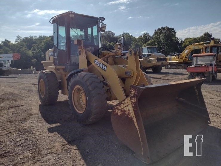 2003-deere-444h-image-31