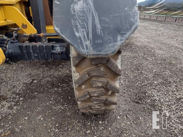 2013-caterpillar-tl642c-image-23