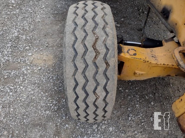 1999-deere-410e-image-22