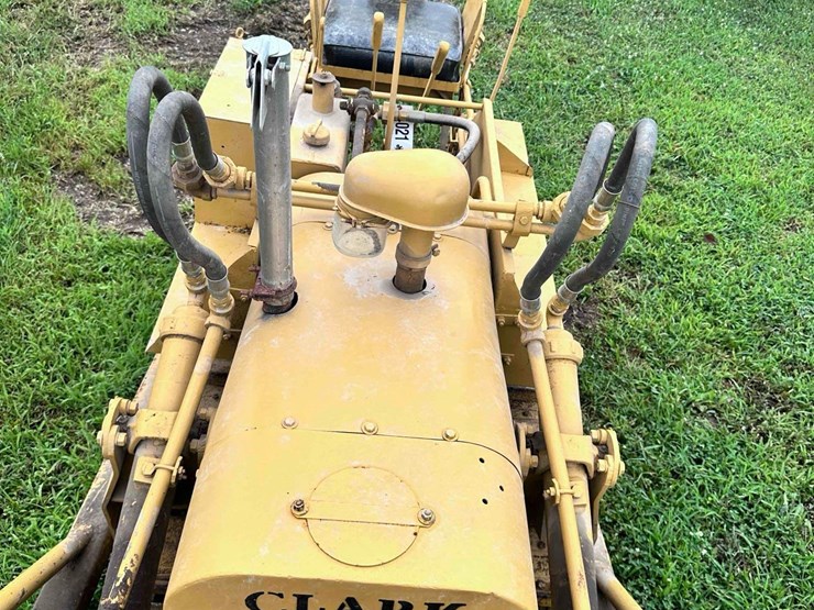clark-air-borne-military-crawler-(no-tag)-image-4