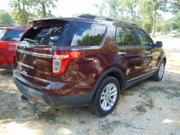 2012-ford-explorer-xlt-image-2