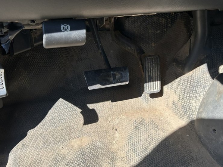 2005-gmc-3500-image-30