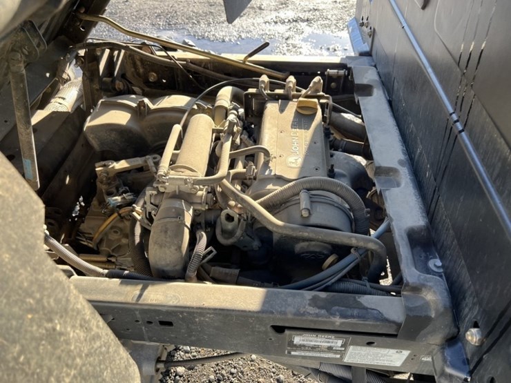 2011-john-deere-gator-image-17