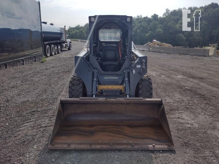 2020-deere-324g-image-2