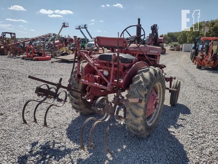 farmall-140-tractor-w/cultivators-5760-image-23