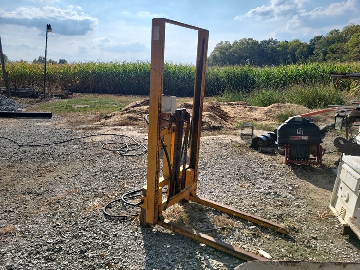 agritek-3pt-hitch-forklift-image-5