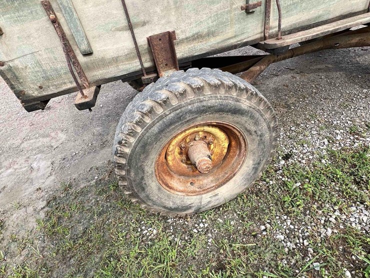 john-deere-wooden-sided-wagon-image-11