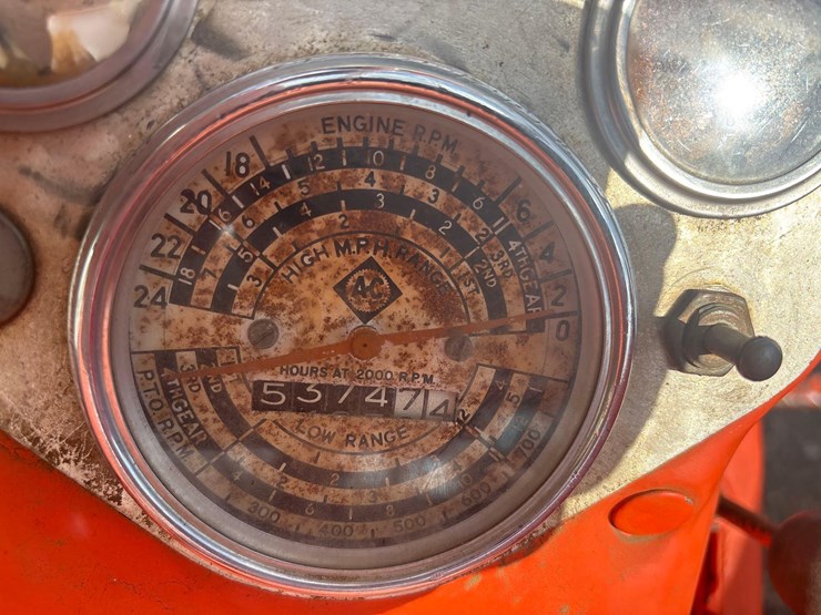 allis-chalmers-d15-tractor-image-12