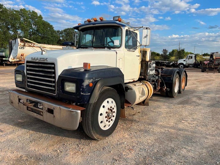 1992-mack-rd688s-image-1
