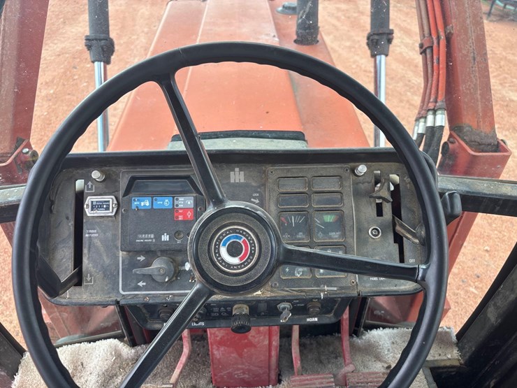 1979-international-1086-tractor-image-19