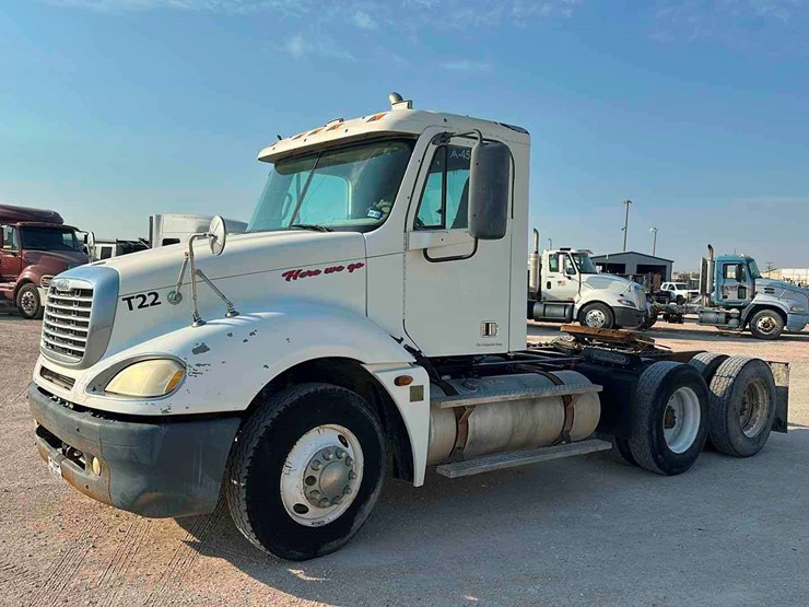 2004-freightliner-columbia-image-1