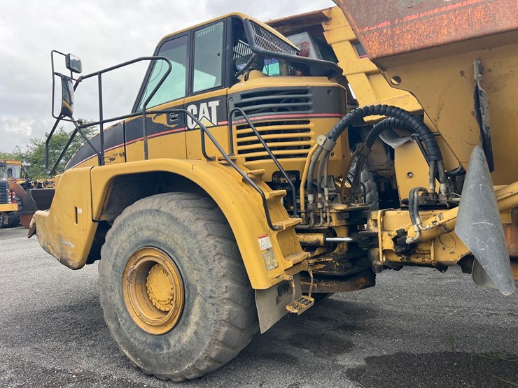caterpillar-740-image-9