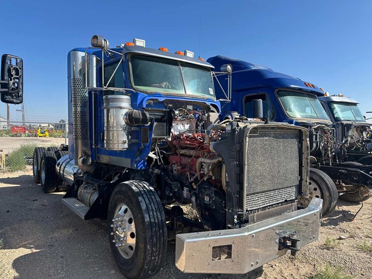 2013-kenworth-t800-image-3