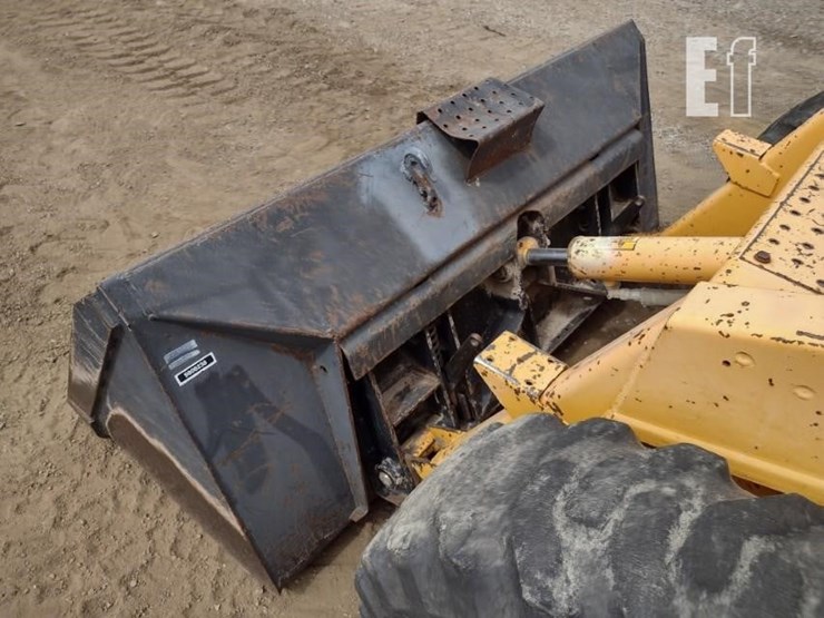 1990-deere-675b-image-21
