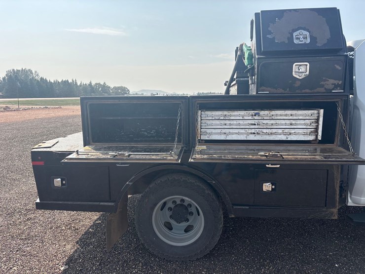 2021-chevrolet-silverado-3500hd-image-12