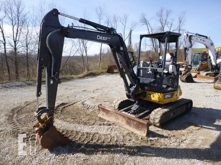 2022-deere-35g-image-47