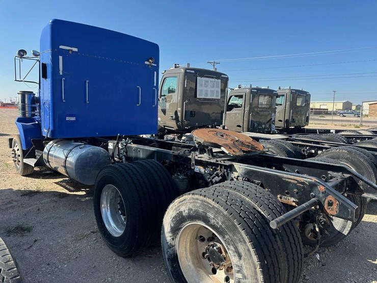 2013-kenworth-t800-image-4