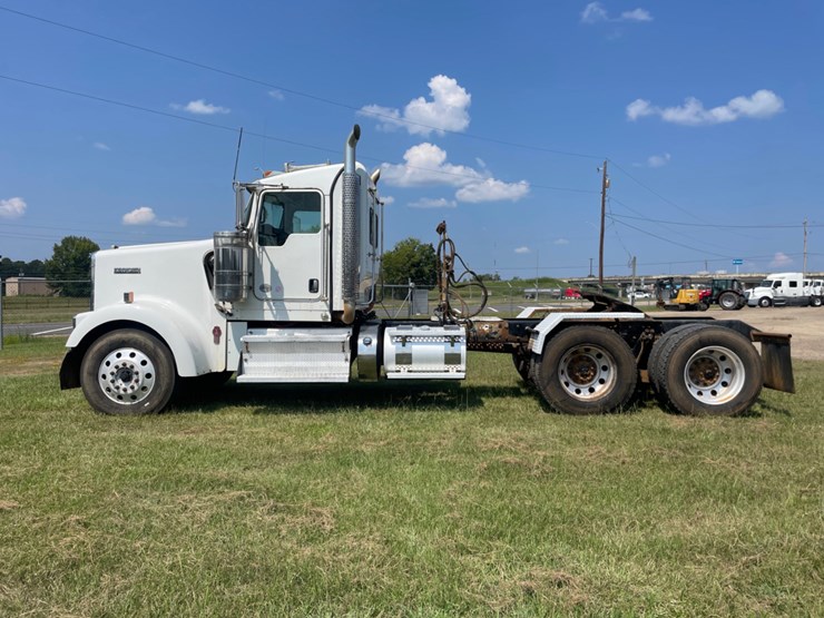 2018-kenworth-w900-image-6