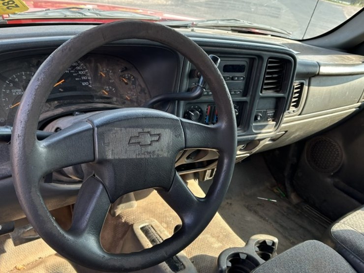 2003-chevrolet-2500hd-image-28