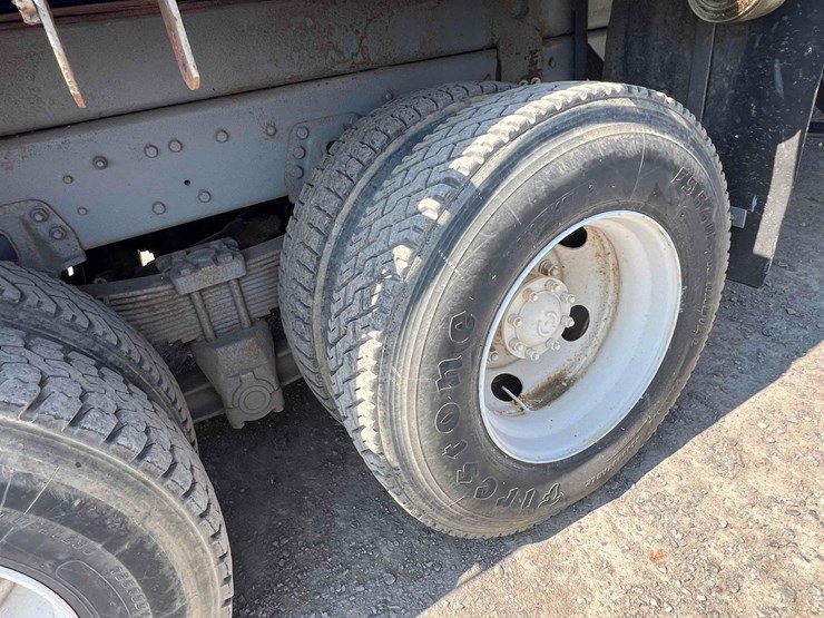 1995-ford-lt9000-image-22